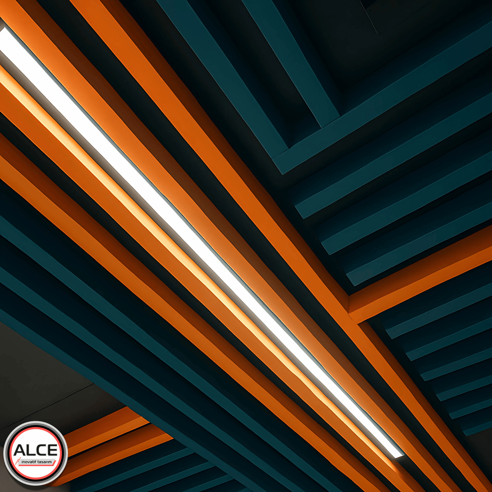 RAL ve kurumsal renklere uyumlu bu metal baffle asma tavan uygulaması, turuncu ve petrol mavisi panellerle modern iç mekânlarda estetik kimlik ve marka vurgusu sağlar – Alce İnovatif Tasarım